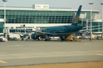 Vietnam Airlines B772.